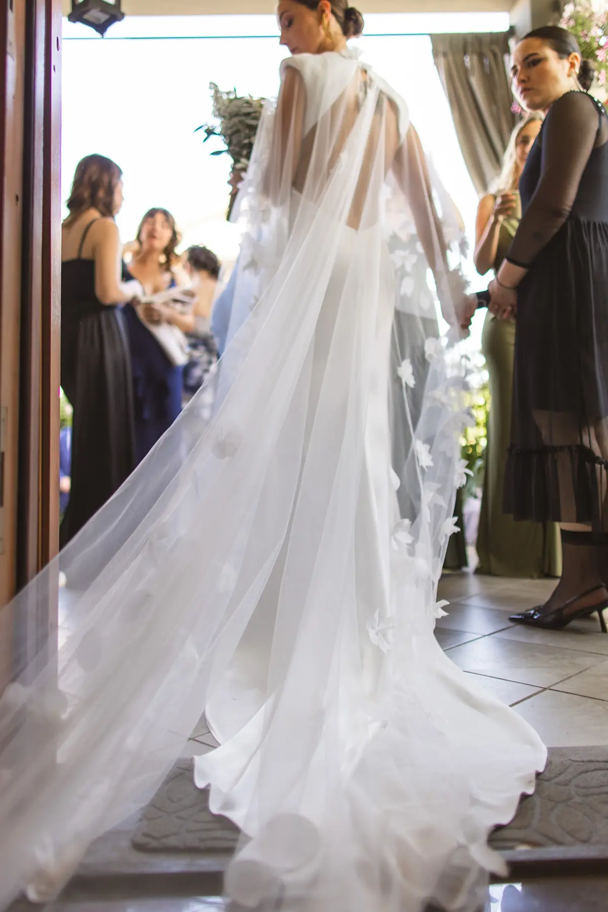 Velo a mantiglia con decorazioni fiori 3D e tulle di seta